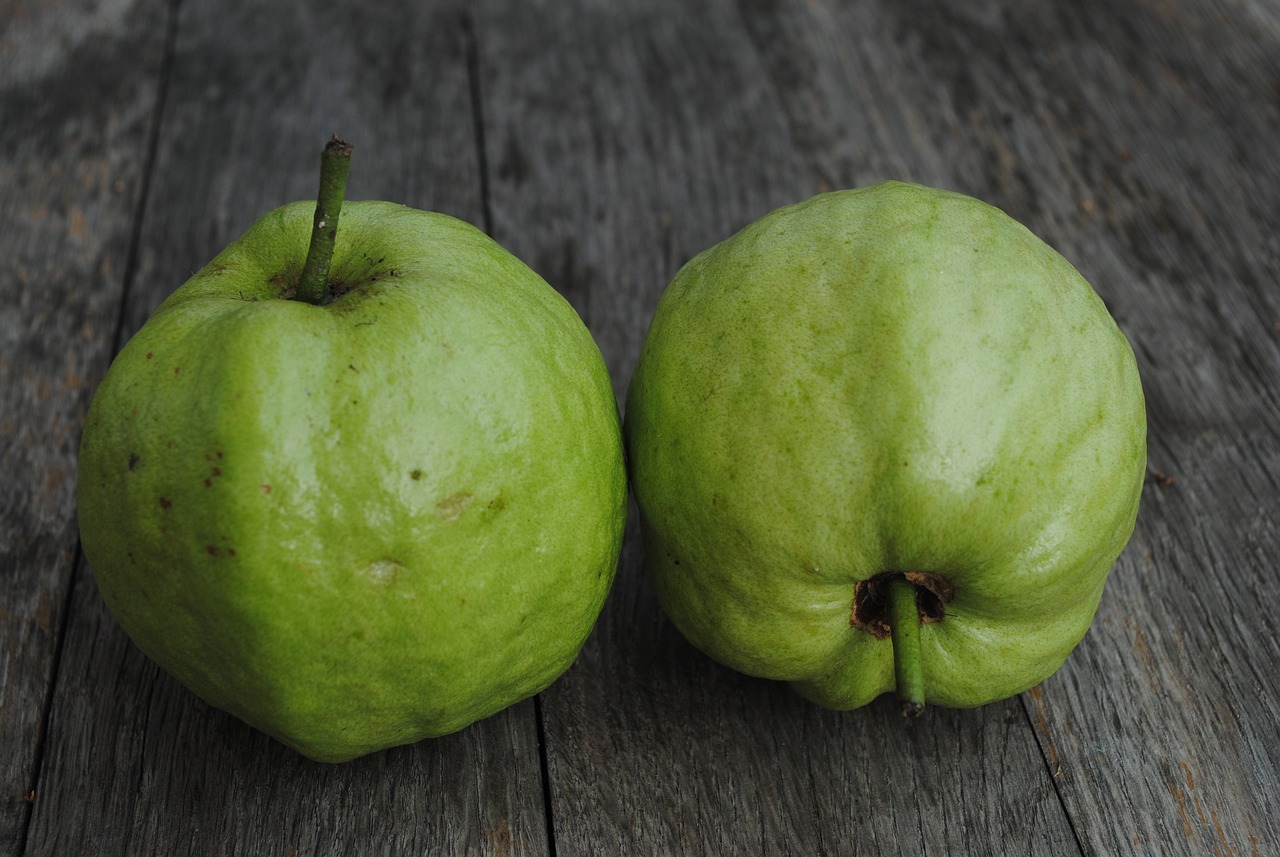guava, fruits, food-6873684.jpg